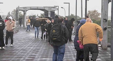 İstanbul'da trafik yoğunluğu oluştu, işe gitmek isteyen vatandaşlar zor anlar yaşadı