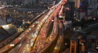 İstanbul'da trafik yoğunluğu yüzde 72 olarak ölçüldü