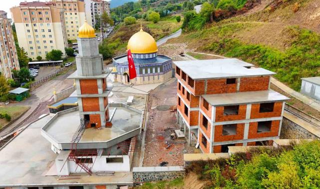 Karamürsel'de Aksa Camii için malzeme desteği