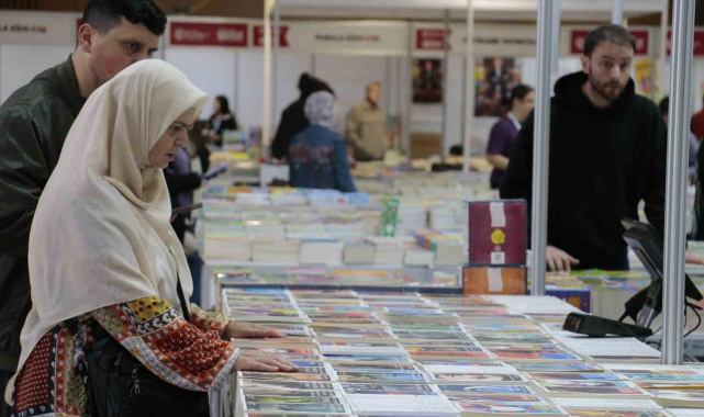 Kocaeli Kitap Fuarı kapılarını açtı: Her yaştan okur fuarda