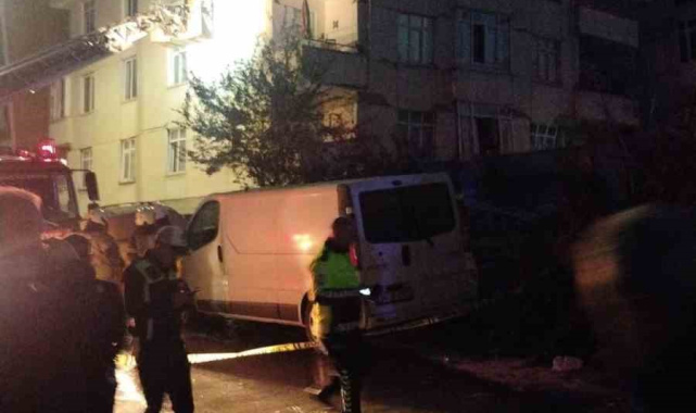 Maltepe Cevizli Mahallesi Doğu Sokakta bulunan bir binada çökme meydana geldi. Binada mahsur kalanları tahliye çalışmaları devam ediyor.