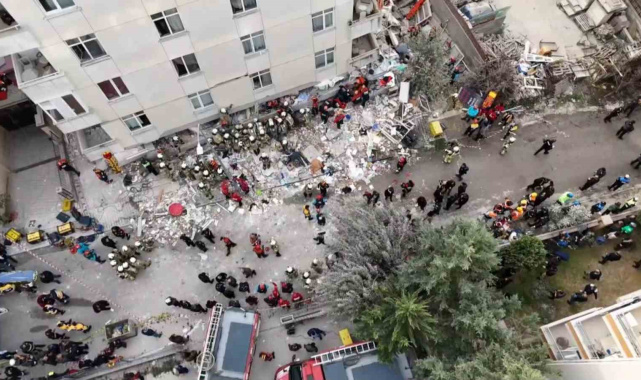 Maltepe'de çöken 7 katlı binadan 5 kişi çıkarıldı: Arama kurtarma çalışmaları devam ediyor