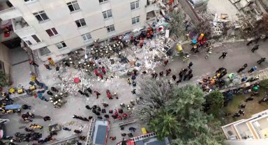 Maltepe'de çöken 7 katlı binadan 5 kişi çıkarıldı: Arama kurtarma çalışmaları devam ediyor