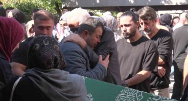 Maltepe'de çöken binada hayatını kaybeden iki kardeş son yolculuğuna uğurlandı