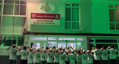 Milli yıldız Arda Güler'den memleketine anlamlı jest: İmzalı formasını hafızlık öğrencilerine hediye etti