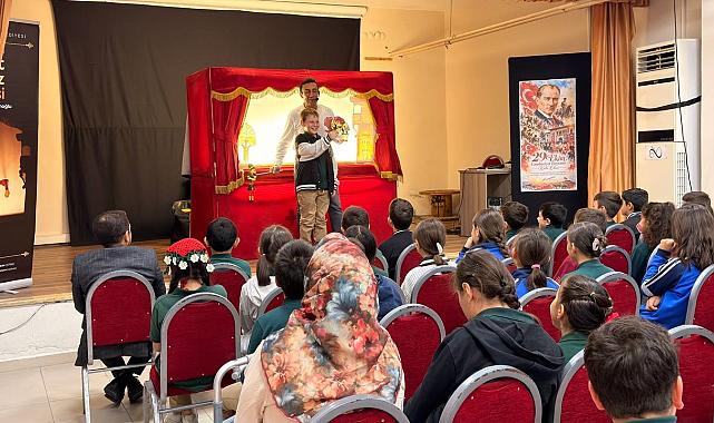 Minikler Hacivat ve Karagöz ile eğlendi