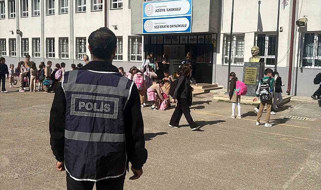 Öğrenciler derste, emniyet nöbette