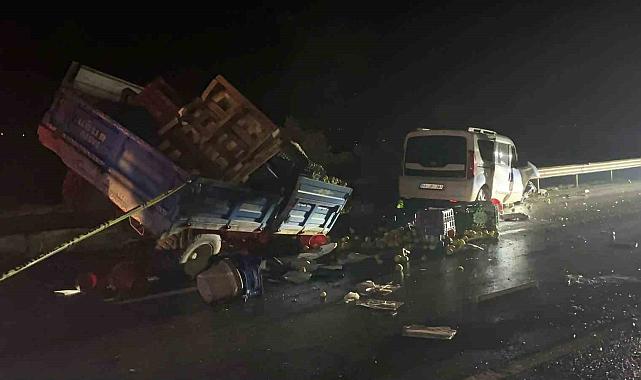 Sakarya'da 3 aracın karıştığı kazada 2 kişi öldü, 3 kişi yaralandı