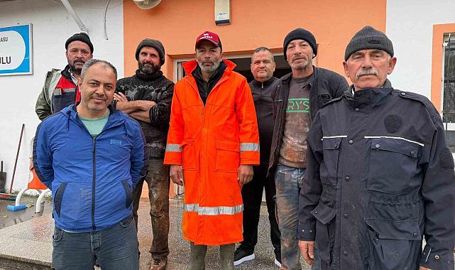 Selin ardından hortum vuran okulun çatısını el birliği ile tamir ettiler