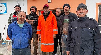 Selin ardından hortum vuran okulun çatısını el birliği ile tamir ettiler