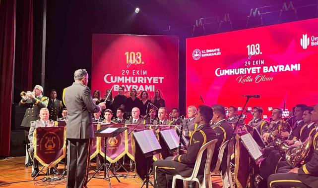 Ümraniye'de 29 Ekim, askeri bando coşkusuyla kutlandı